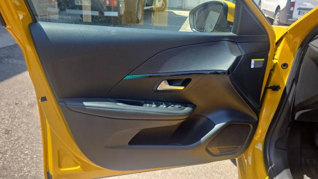 Peugeot 208 image 6