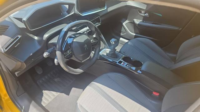 Peugeot 208 image 2