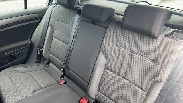 Volkswagen Golf image 9