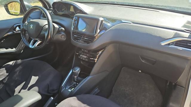 Peugeot 208 image 2