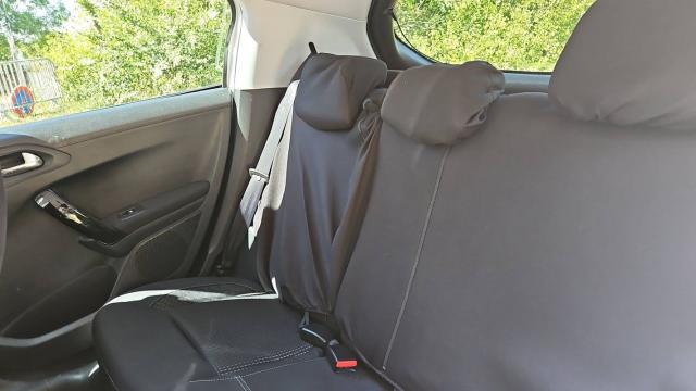 Peugeot 208 image 8