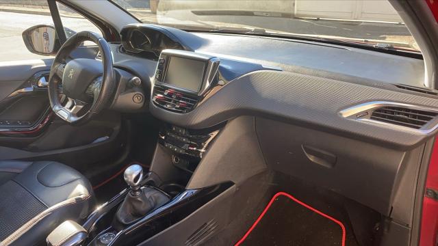 Peugeot 2008 image 2