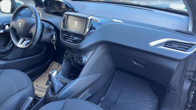 Peugeot 208 image 9