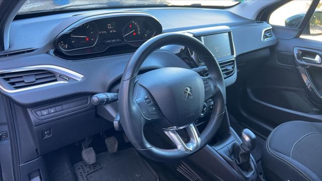 Peugeot 208 image 8