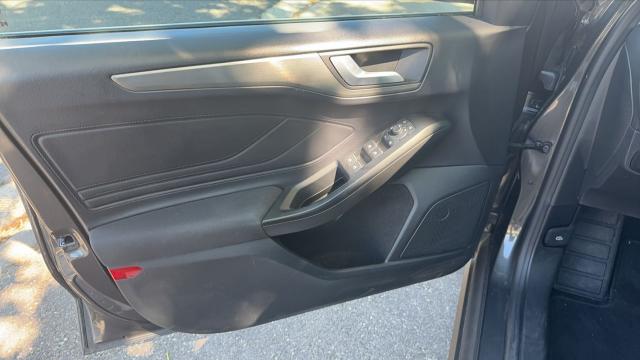 Ford Focus image 6