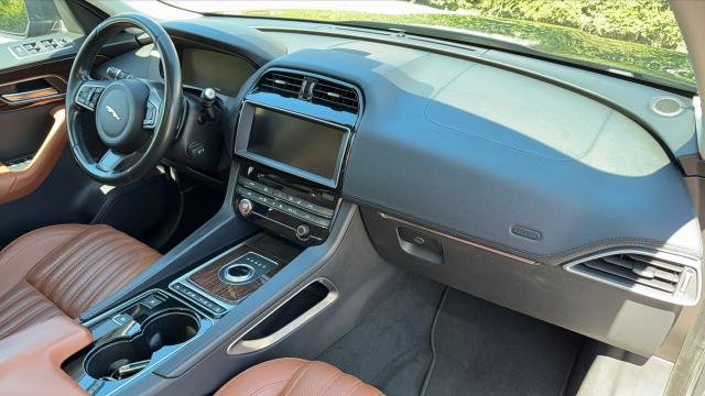 Jaguar F-Pace image 2