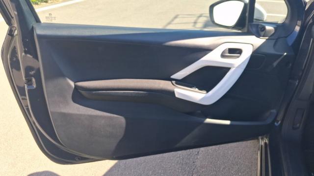 Peugeot 208 image 8