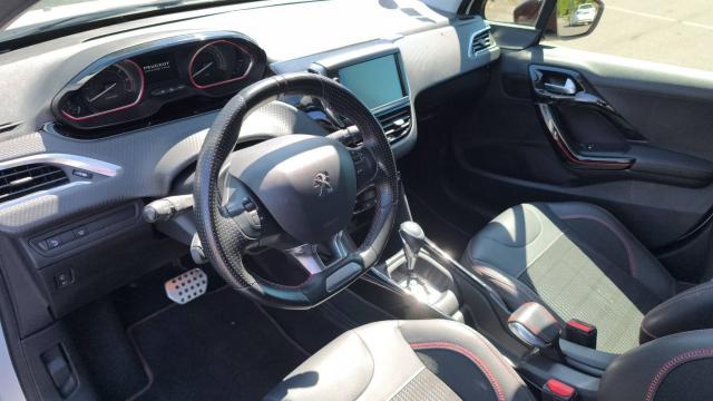 Peugeot 2008 image 3