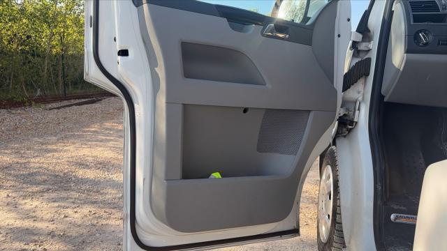 Volkswagen Caravelle image 1