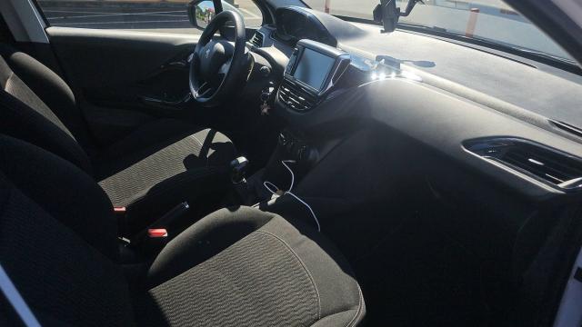 Peugeot 208 image 6