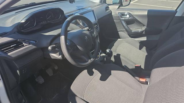 Peugeot 208 image 7
