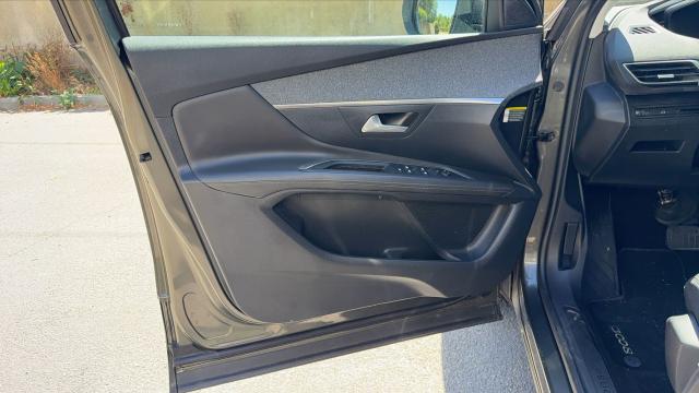 Peugeot 3008 image 2