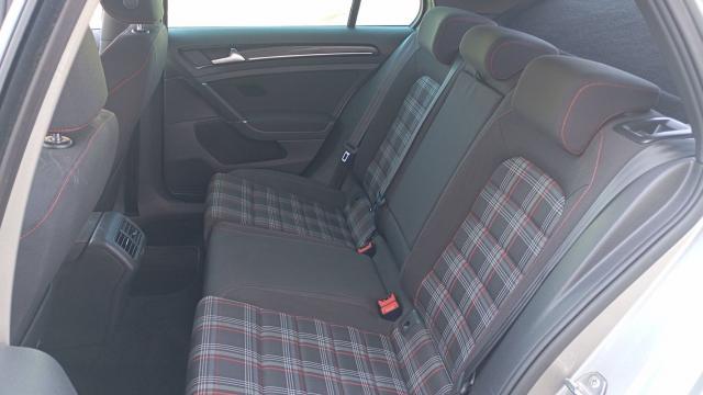 Volkswagen Golf image 9