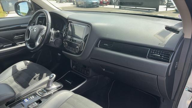 Mitsubishi Outlander image 3