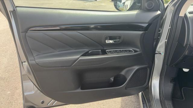 Mitsubishi Outlander image 2