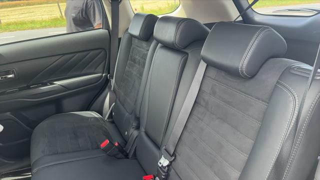 Mitsubishi Outlander image 8