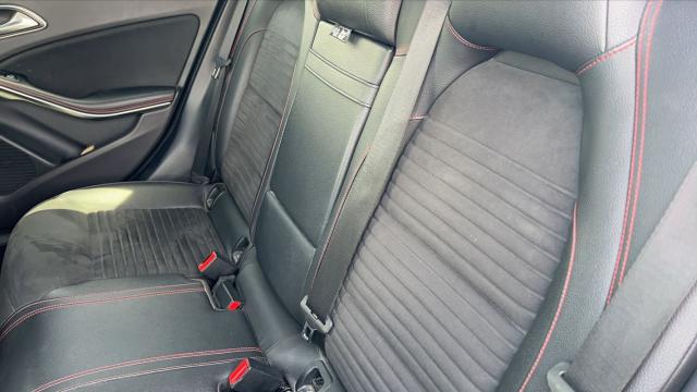 Mercedes Benz Gla image 9