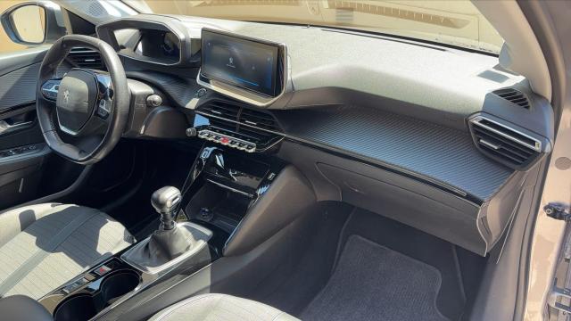 Peugeot 208 image 3