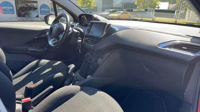 Peugeot 208 image 6
