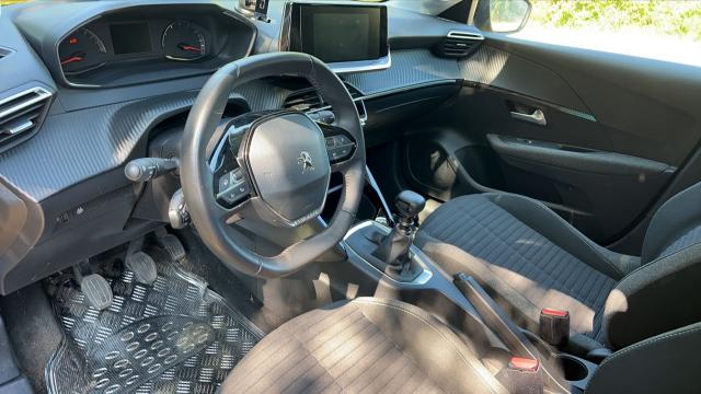 Peugeot 208 image 8