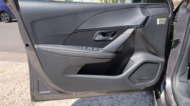 Peugeot 208 image 1