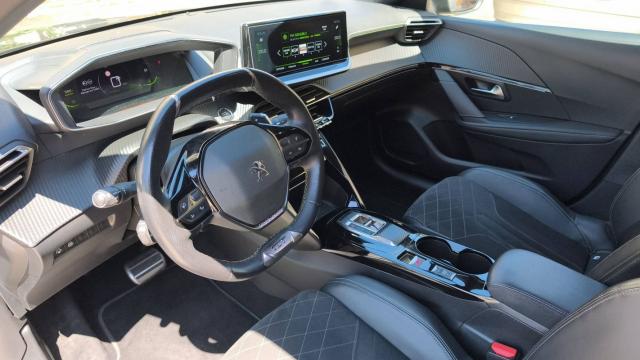 Peugeot 208 image 6