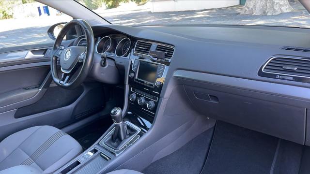 Volkswagen Golf image 9