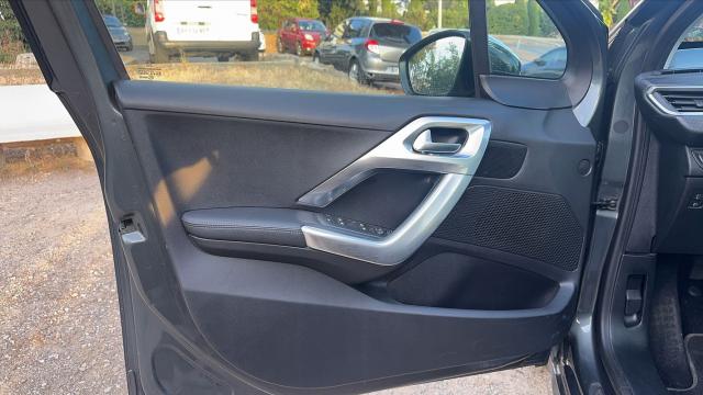 Peugeot 208 image 3