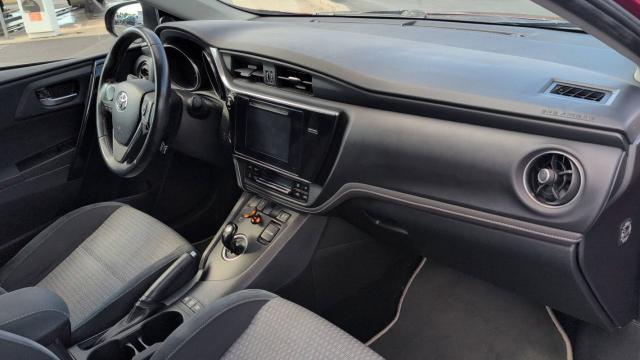Toyota Auris image 1