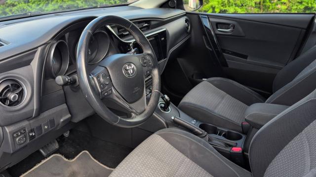 Toyota Auris image 7