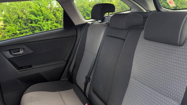 Toyota Auris image 2