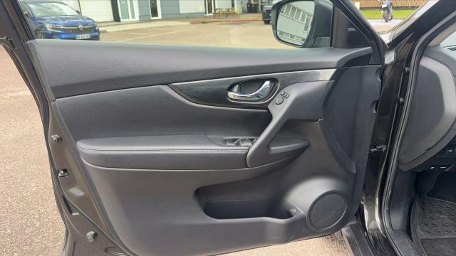 Nissan X-Trail image 2