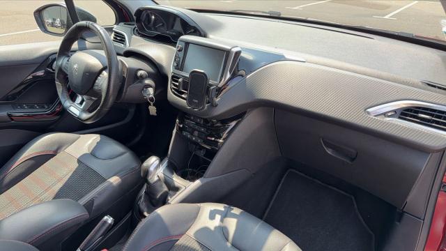 Peugeot 208 image 8