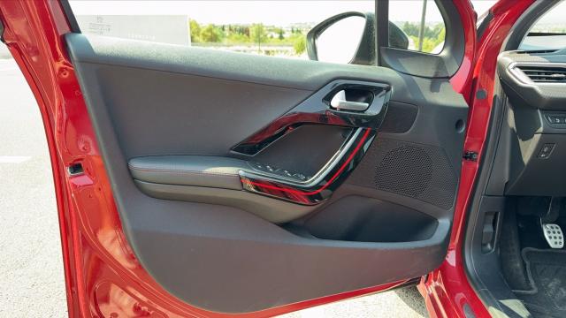 Peugeot 208 image 7