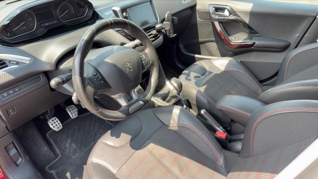 Peugeot 208 image 5