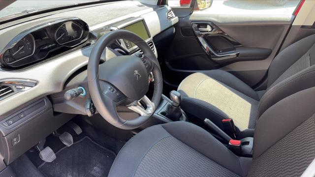 Peugeot 208 image 1