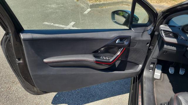 Peugeot 208 image 8