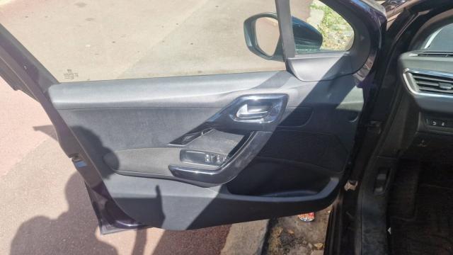 Peugeot 208 image 4