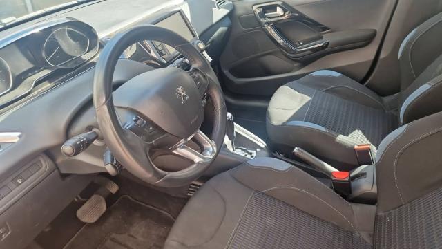 Peugeot 208 image 5