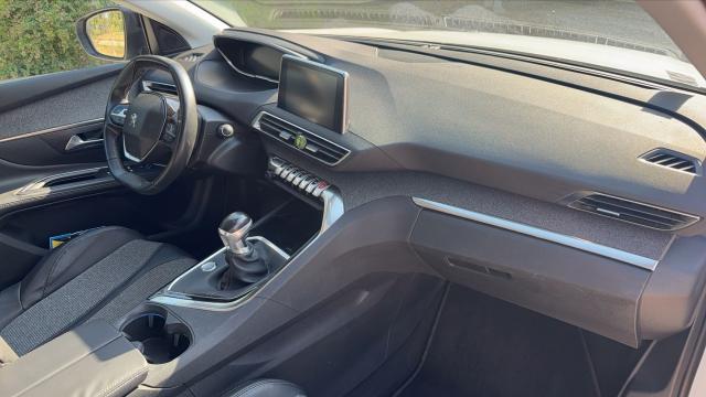 Peugeot 5008 image 3