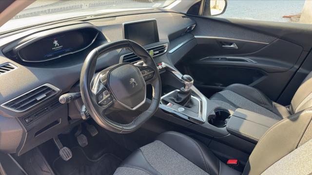 Peugeot 5008 image 2