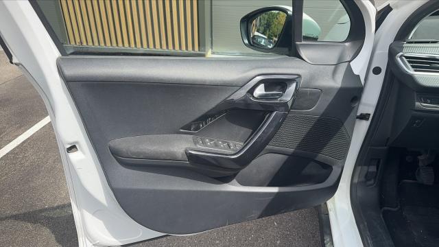 Peugeot 2008 image 9