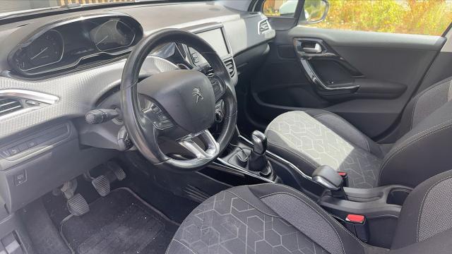 Peugeot 2008 image 8