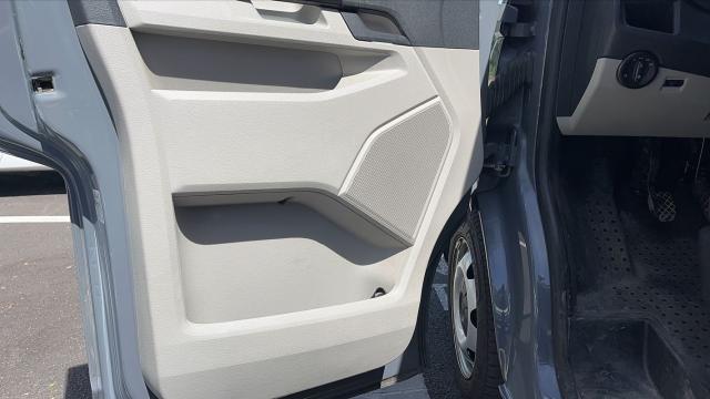Volkswagen Transporter image 9
