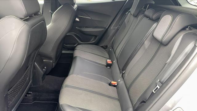 Peugeot 2008 image 8