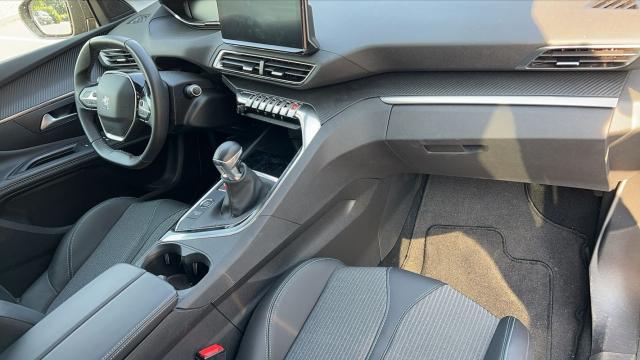 Peugeot 3008 image 2