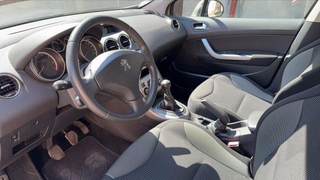 Peugeot 308 image 1