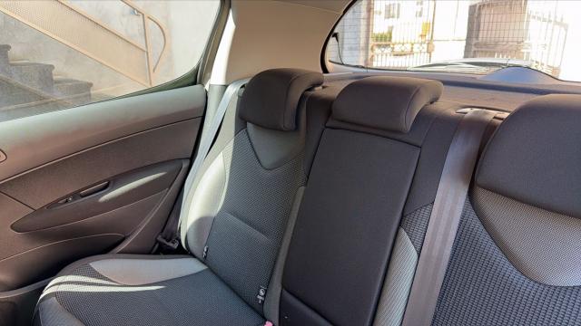 Peugeot 308 image 2