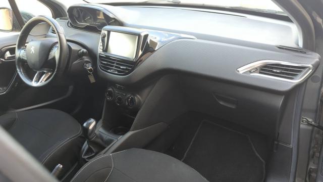 Peugeot 208 image 1