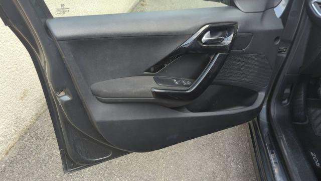 Peugeot 208 image 9